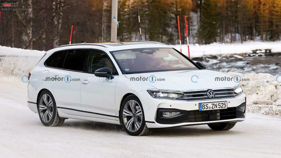 VW Passat Variant (2024) bei Wintertests erwischt
