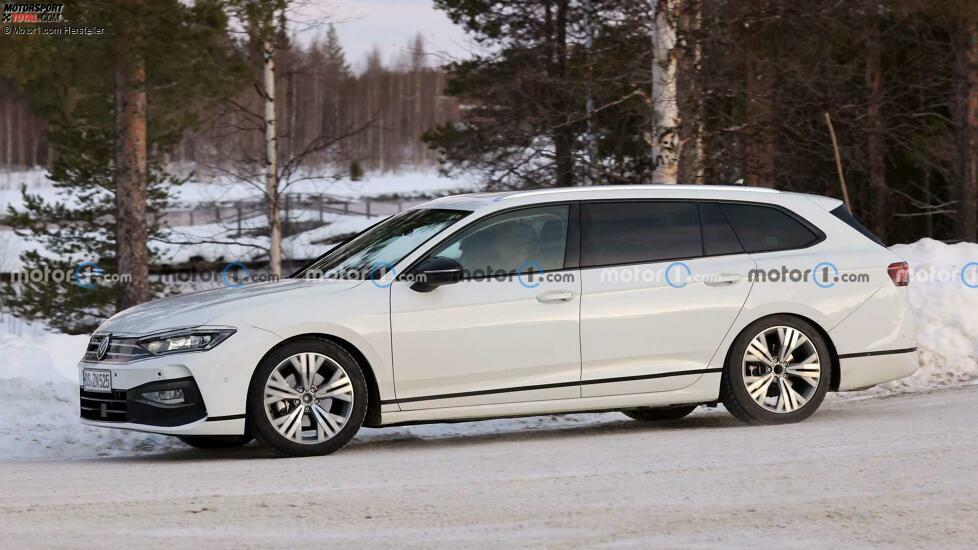 VW Passat Variant (2024) bei Wintertests erwischt
