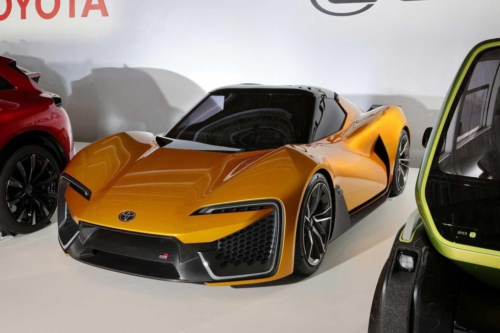 Der Hybrid-Mittelmotor mit 1,0 Liter Hubraum soll rund 120 PS leisten und das Gewicht auf MX-5-Niveau liegen ...