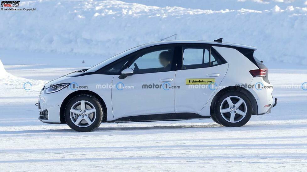 VW ID.2 (2026) als Erlkönig erwischt