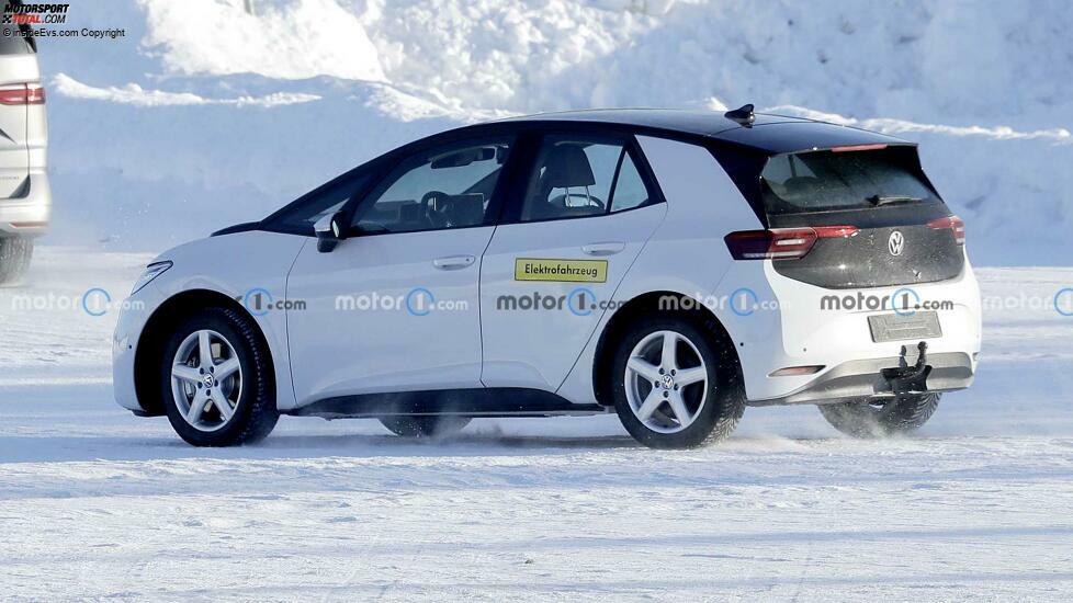 VW ID.2 (2026) als Erlkönig erwischt