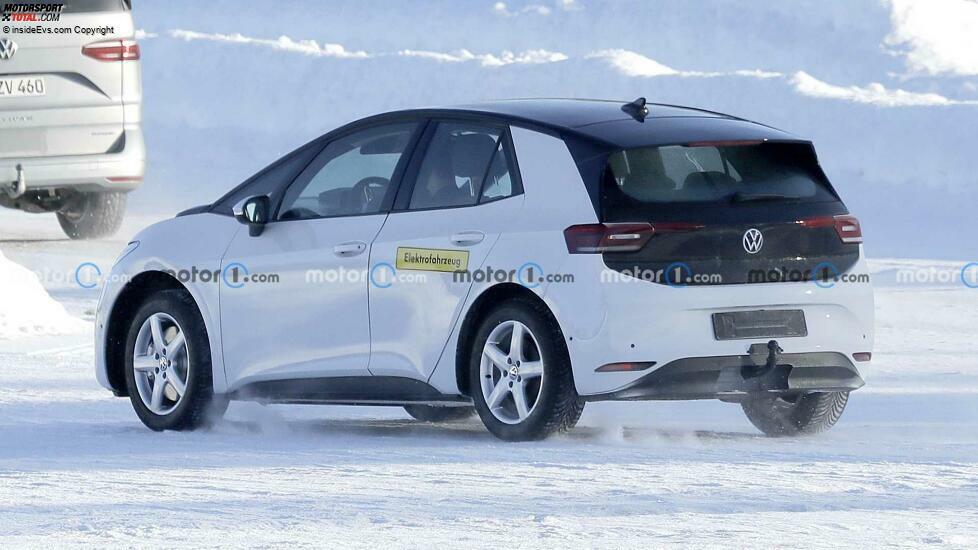 VW ID.2 (2026) als Erlkönig erwischt
