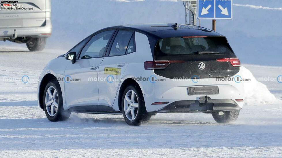 VW ID.2 (2026) als Erlkönig erwischt