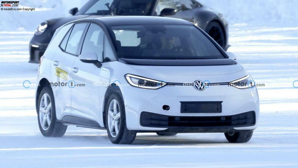 VW ID.2 (2026) als Erlkönig erwischt
