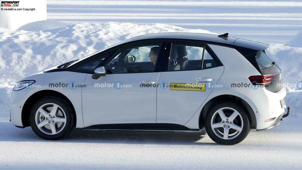 VW ID.2 (2026) als Erlkönig erwischt