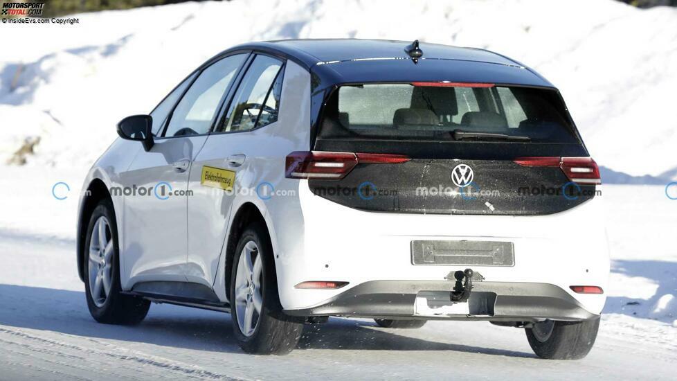 VW ID.2 (2026) als Erlkönig erwischt