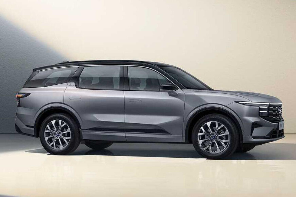 Ford hat in China den Edge L vorgestellt, ein dreireihiges SUV mit interessantem Außendesign und einem ultrabreiten Bildschirm im Innenraum. Alle Infos