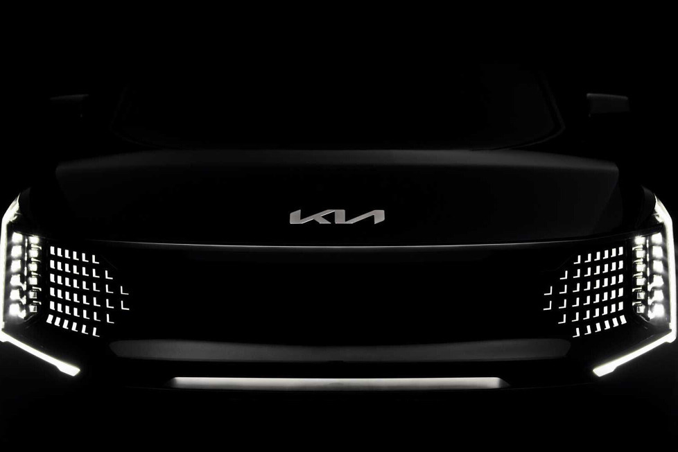 Kia hat einen Teaser-Clip veröffentlicht, die den serienreifen EV9 zeigen: Das elektrische SUV mit drei Sitzreihen wird Mitte März vorgestellt