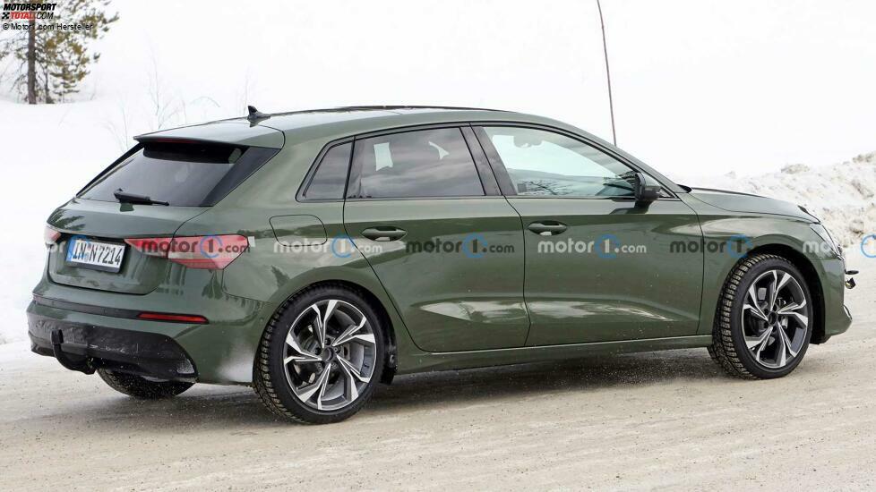 Audi A3 Sportback Facelift (2023) fast ohne Tarnung erwischt