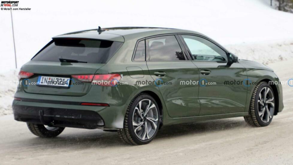 Audi A3 Sportback Facelift (2023) fast ohne Tarnung erwischt