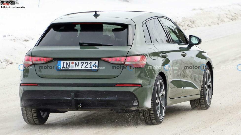 Audi A3 Sportback Facelift (2023) fast ohne Tarnung erwischt