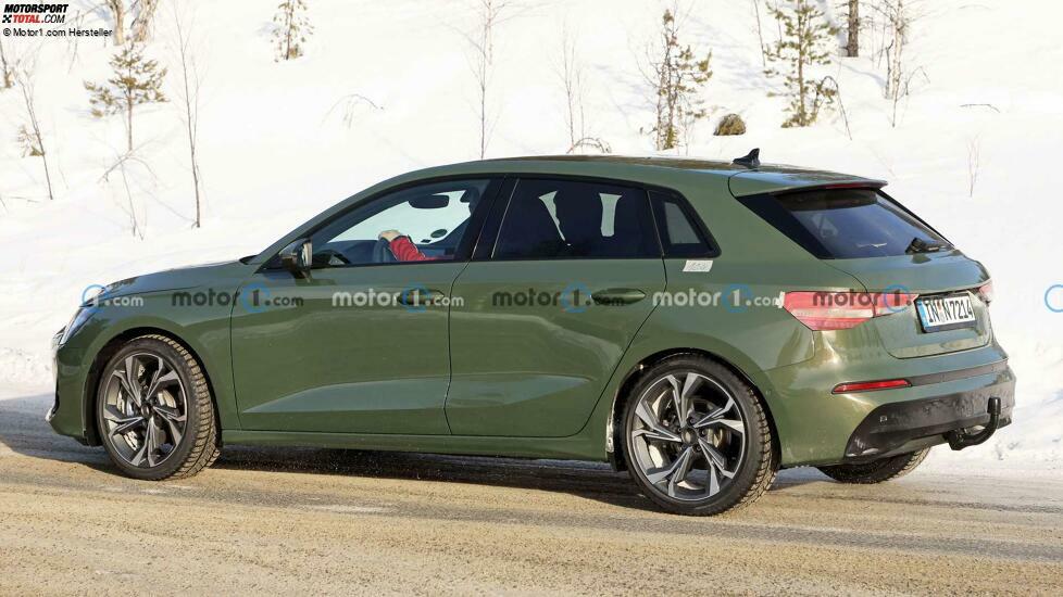 Audi A3 Sportback Facelift (2023) fast ohne Tarnung erwischt