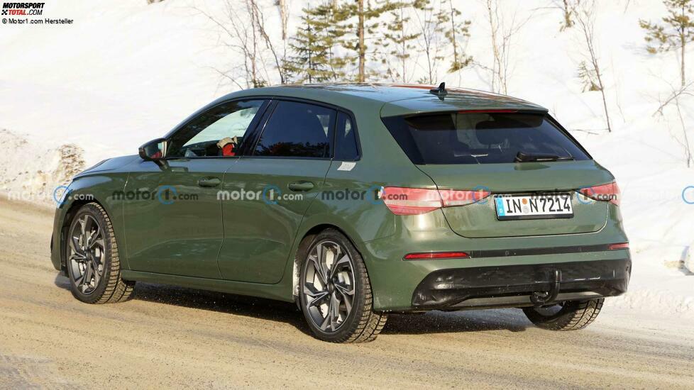 Audi A3 Sportback Facelift (2023) fast ohne Tarnung erwischt