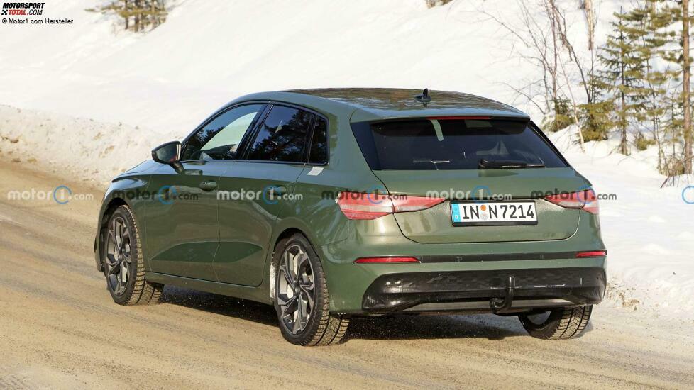 Audi A3 Sportback Facelift (2023) fast ohne Tarnung erwischt