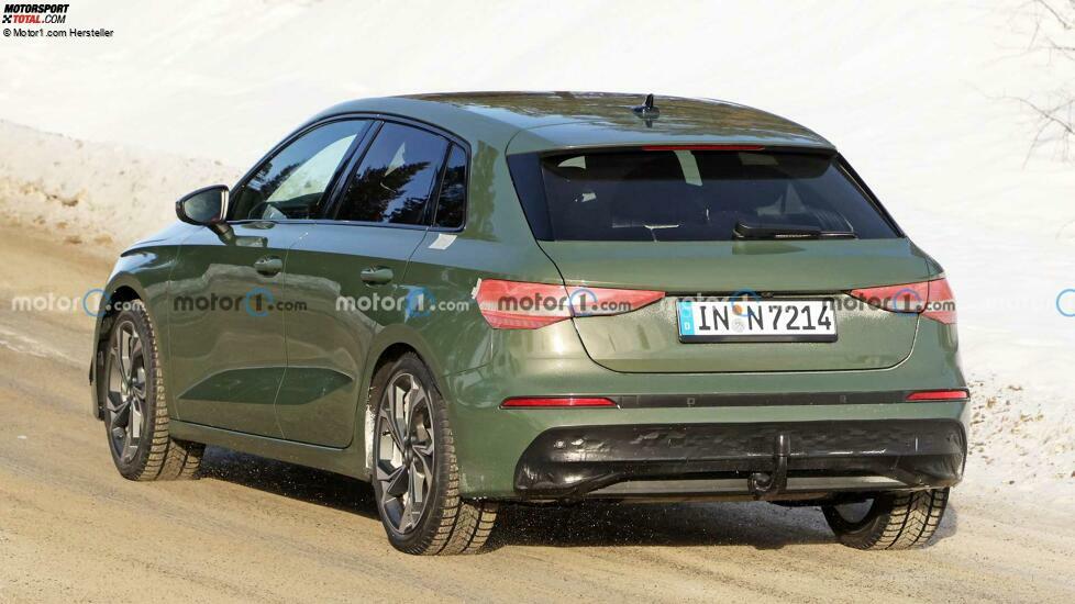 Audi A3 Sportback Facelift (2023) fast ohne Tarnung erwischt