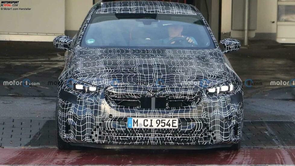 BMW M5 (2024): Neue Erlkönigbilder von Interieur und Exterieur