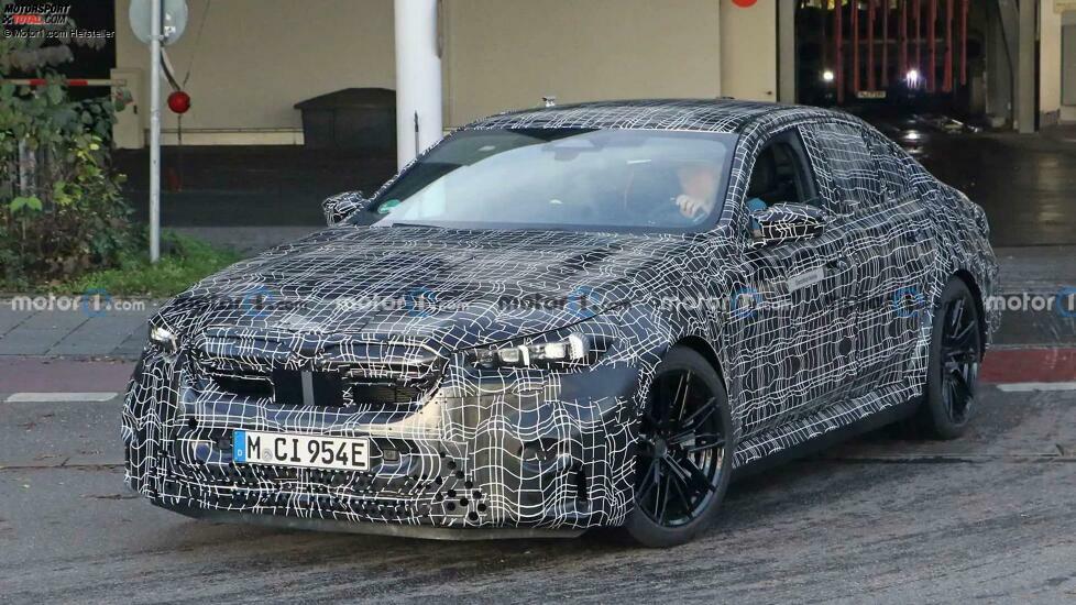 BMW M5 (2024): Neue Erlkönigbilder von Interieur und Exterieur