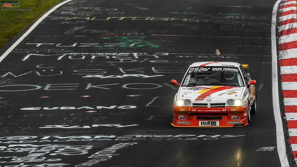 Opel Manta B auf dem Nürburgring