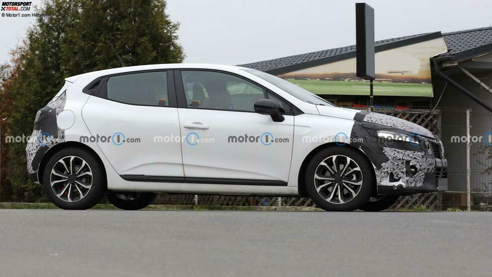 Renault Clio (2023) mit Facelift als Erlkönig