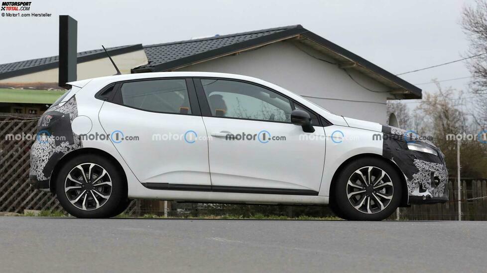 Renault Clio (2023) mit Facelift als Erlkönig