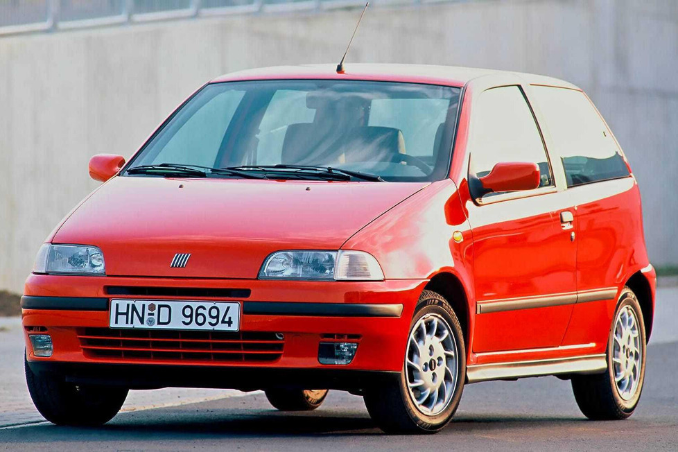 Nachfolger des millionenfach verkauften Fiat Uno zu sein, war kein leichtes Erbe für den Punto - Doch der Kleinwagen schaffte es: Jetzt wird er 30