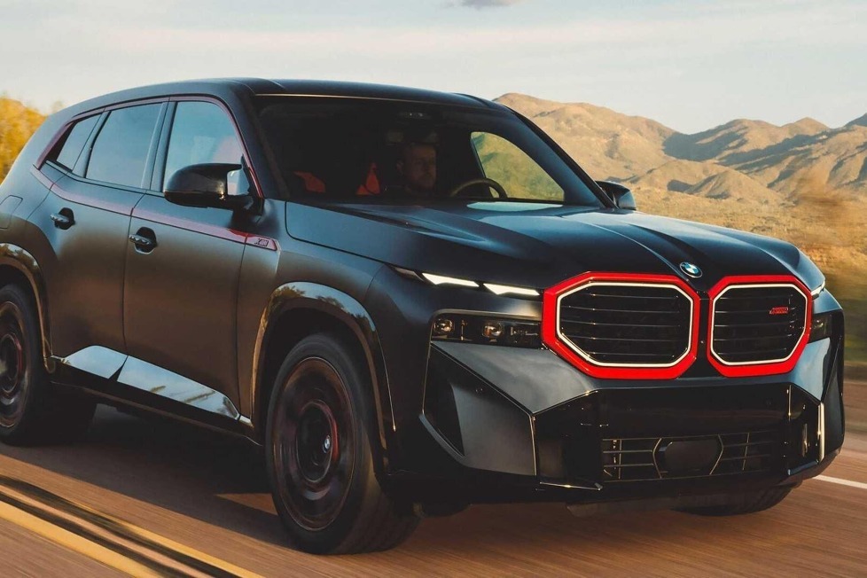 Das Plug-in-Hybrid-SUV hat 749 PS und kostet mindestens 203.000 Euro ...
