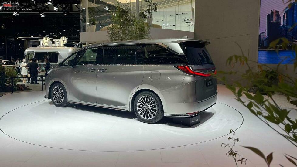 2024 Lexus LM