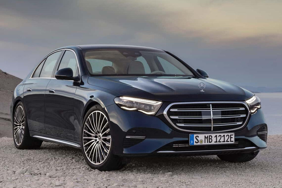 Die neue Mercedes E-Klasse zeigt sich mit einem konservativen Design, viel Technik an Bord und einer Vielzahl von Lösungen, die den Komfort weiter verbessern