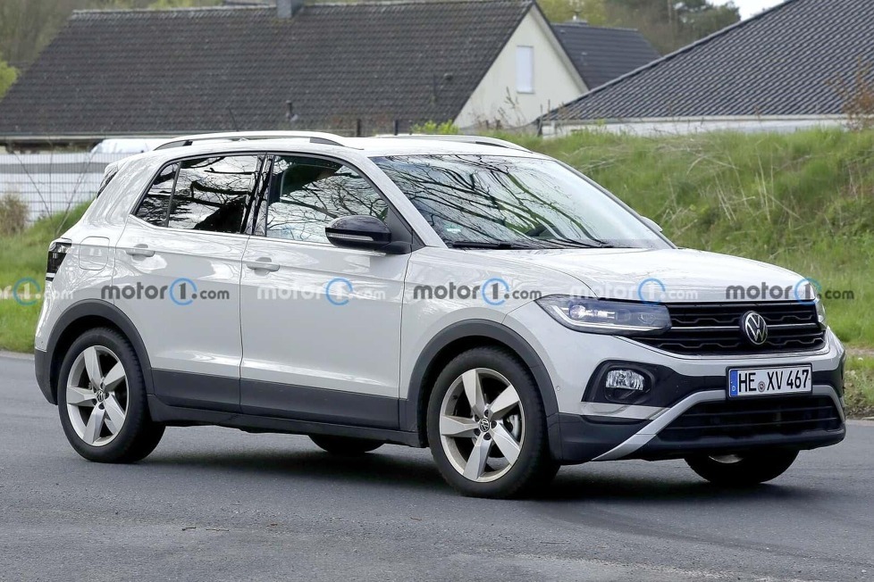 Im Detail wird das kleine SUV überarbeitet, unter der Haube bleiben die Verbrenner aber erhalten ...
