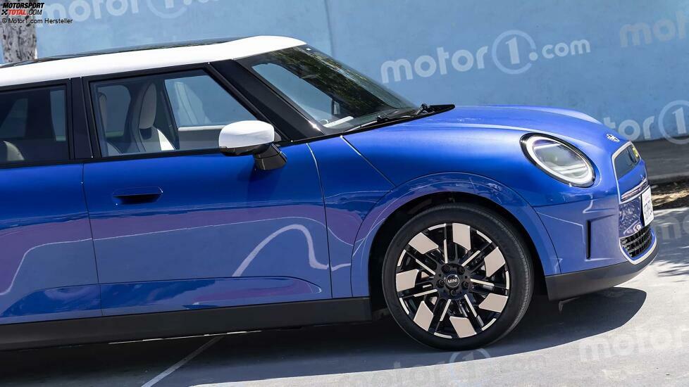 MINI 5 porte (2023), il render di Motor1.com