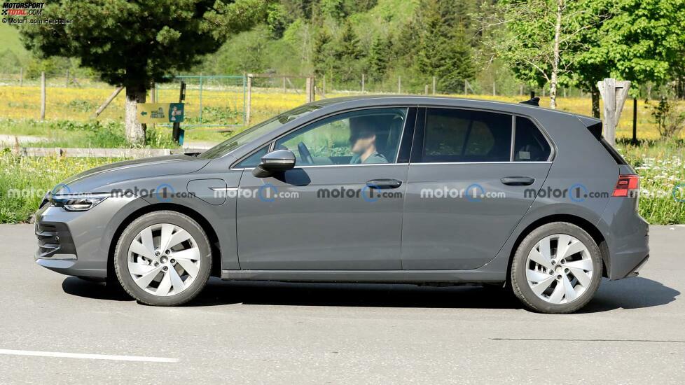 VW Golf 8 Facelift (2024) auf Erlkönigfotos