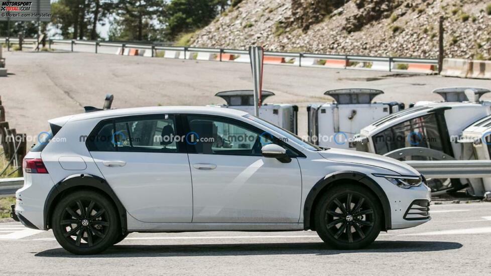 Zweite Generation VW T-Roc als Versuchsträger in Golf-Optik
