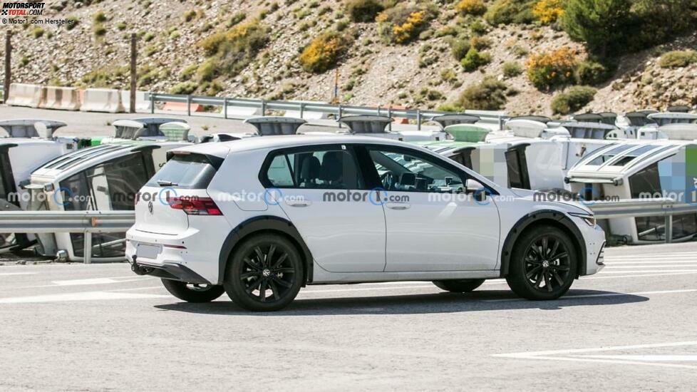Zweite Generation VW T-Roc als Versuchsträger in Golf-Optik