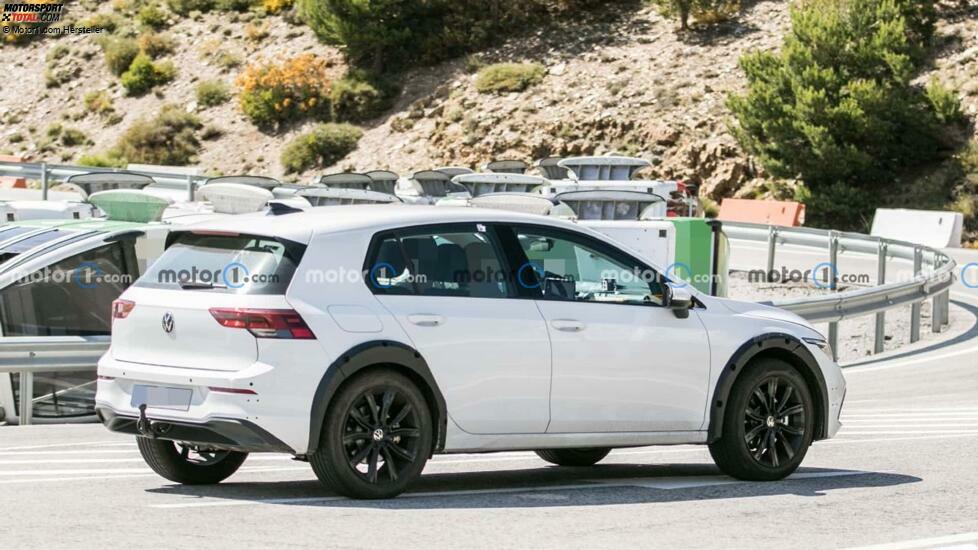 Zweite Generation VW T-Roc als Versuchsträger in Golf-Optik