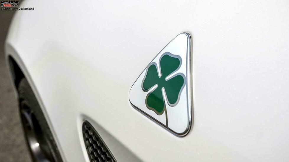 Tesla Model 3 VS Alfa Romeo Giulia Quadrifoglio, challenge between present and future