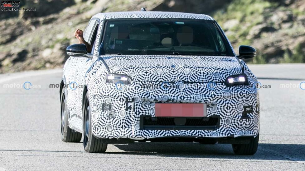 Renault 5-Prototyp 2024 mit Serienkarosserie-Spionagefoto
