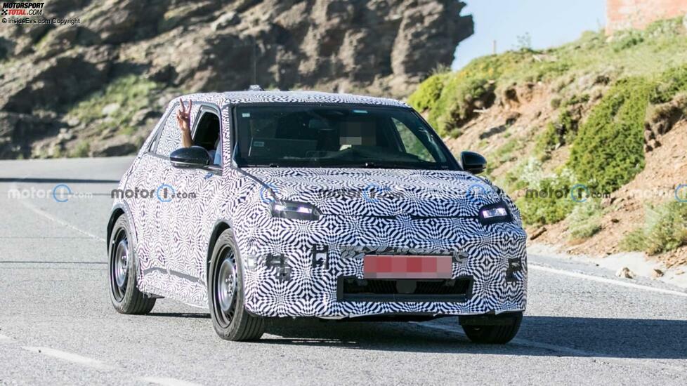 Renault 5-Prototyp 2024 mit Serienkarosserie-Spionagefoto