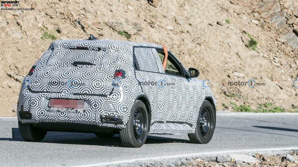 Renault 5-Prototyp 2024 mit Serienkarosserie-Spionagefoto