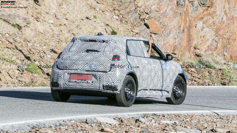 Renault 5-Prototyp 2024 mit Serienkarosserie-Spionagefoto
