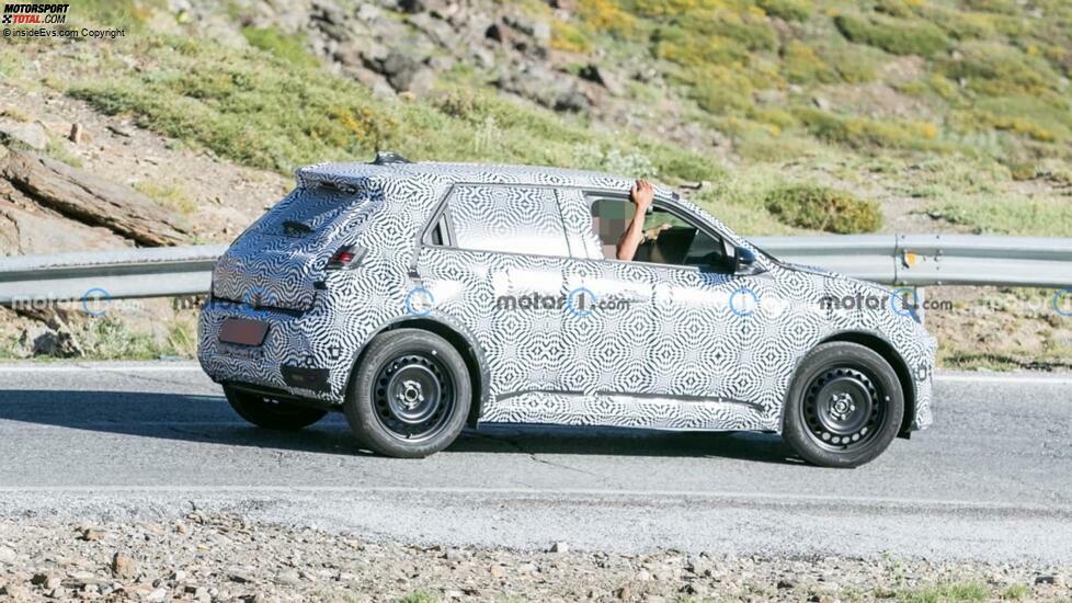 Renault 5-Prototyp 2024 mit Serienkarosserie-Spionagefoto