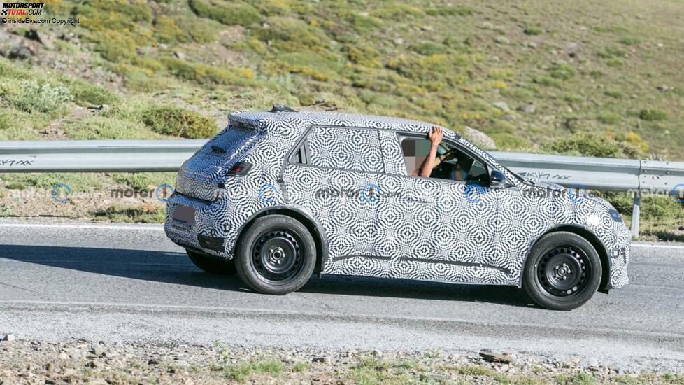 Renault 5-Prototyp 2024 mit Serienkarosserie-Spionagefoto