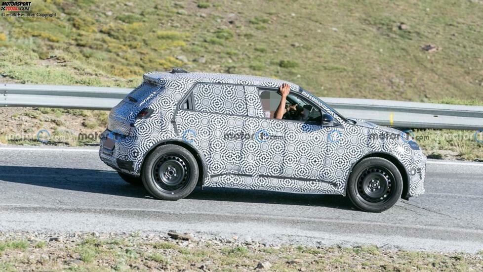 Renault 5-Prototyp 2024 mit Serienkarosserie-Spionagefoto