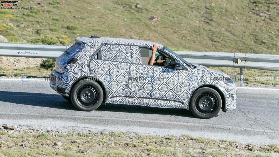 Renault 5-Prototyp 2024 mit Serienkarosserie-Spionagefoto