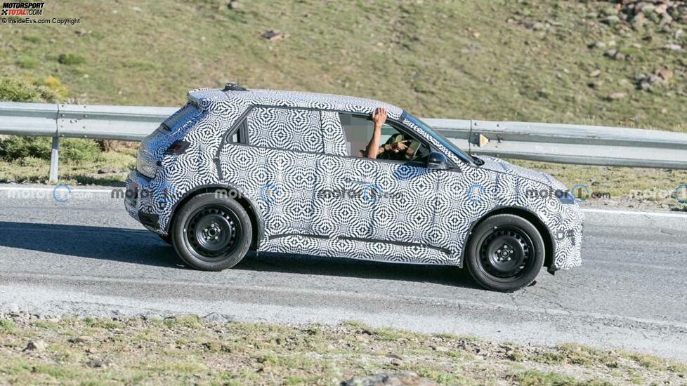 Renault 5-Prototyp 2024 mit Serienkarosserie-Spionagefoto
