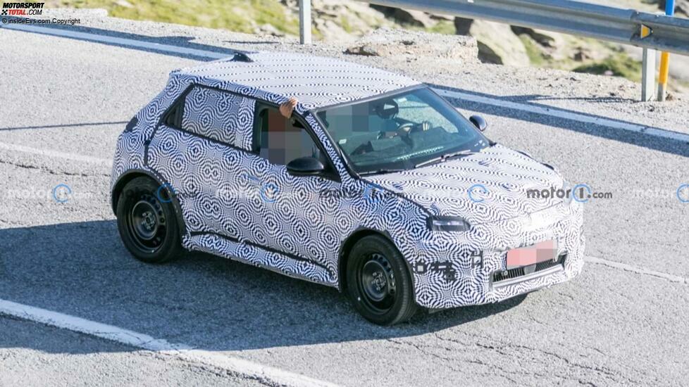 Renault 5-Prototyp 2024 mit Serienkarosserie-Spionagefoto