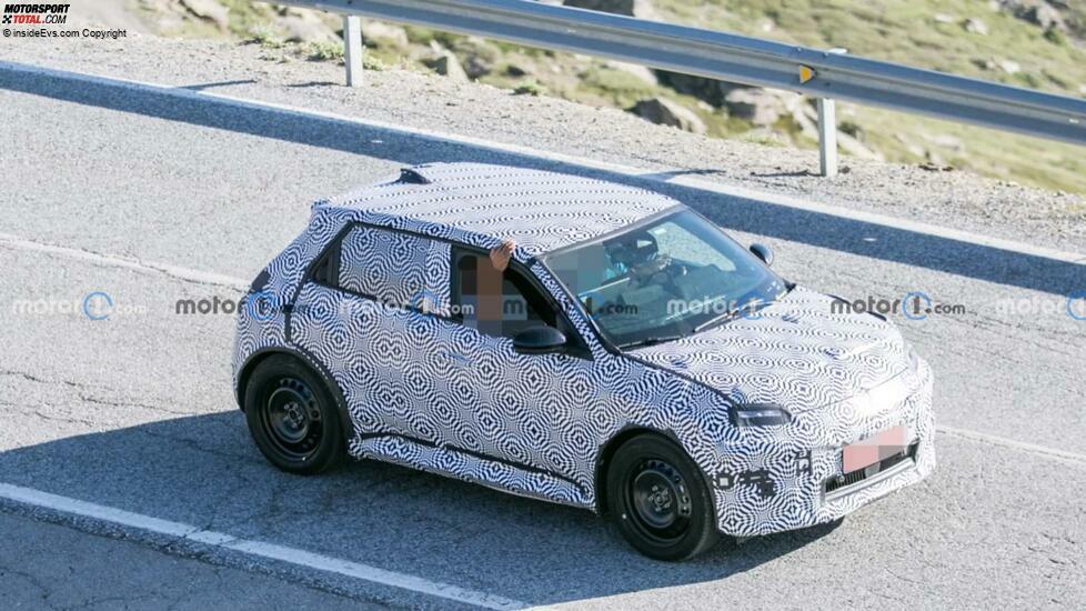 Renault 5-Prototyp 2024 mit Serienkarosserie-Spionagefoto