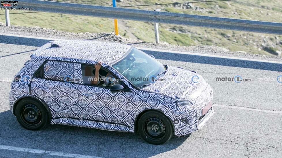 Renault 5-Prototyp 2024 mit Serienkarosserie-Spionagefoto