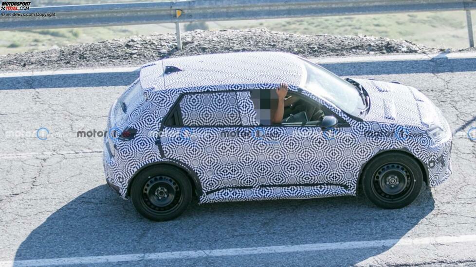 Renault 5-Prototyp 2024 mit Serienkarosserie-Spionagefoto
