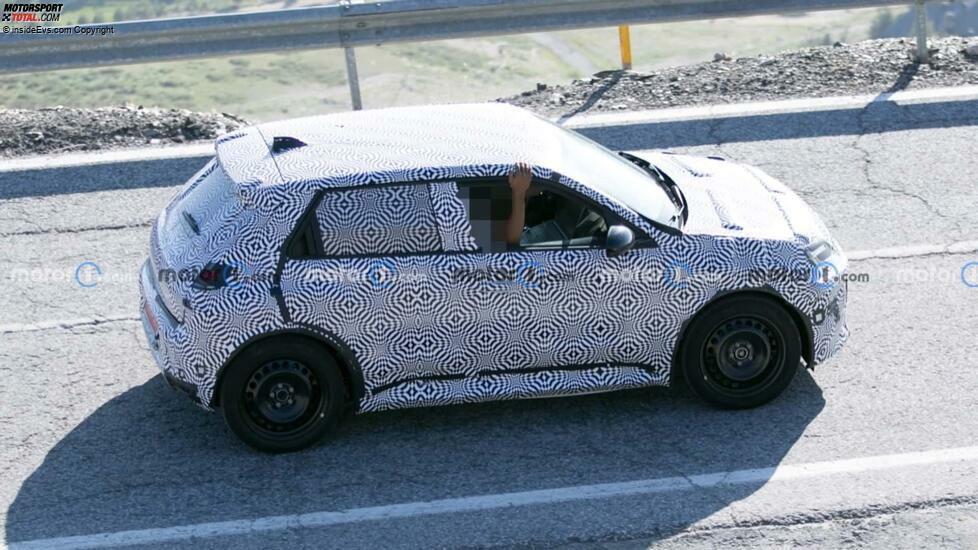 Renault 5-Prototyp 2024 mit Serienkarosserie-Spionagefoto