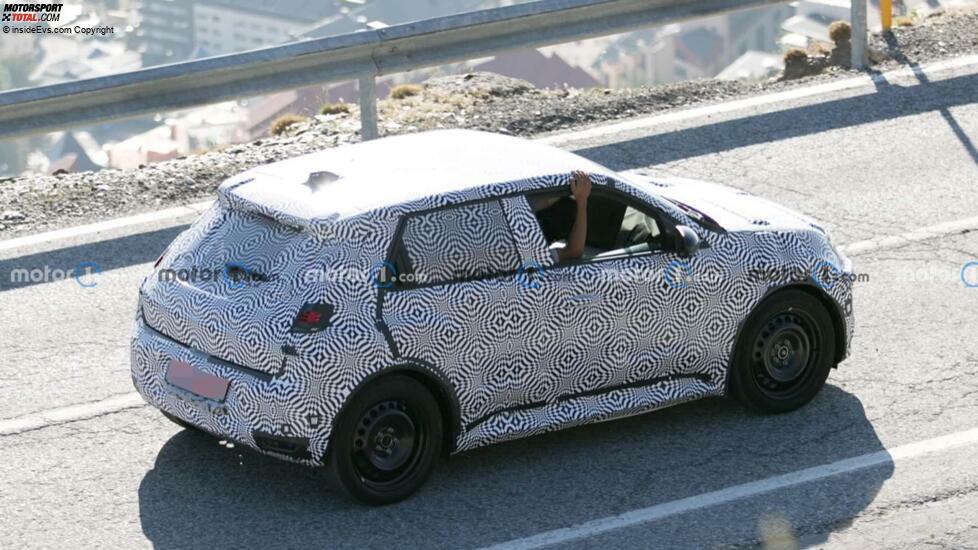 Renault 5-Prototyp 2024 mit Serienkarosserie-Spionagefoto